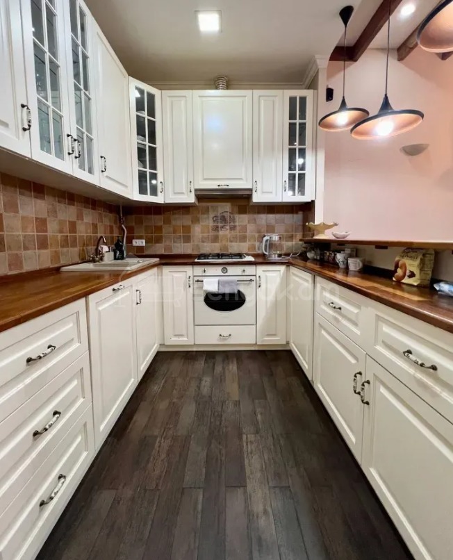 3 Սենյականոց Բնակարան Քարե Շենքում, 80քմ, 3/5 հարկ, Դիզայներական Վերանորոգված