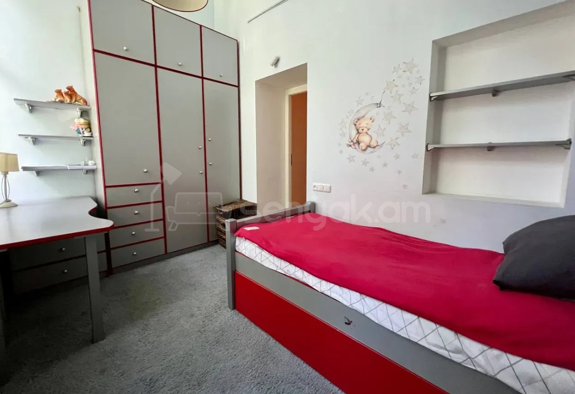 3 Սենյականոց Բնակարան Քարե Շենքում, 80քմ, 3/5 հարկ, Դիզայներական Վերանորոգված