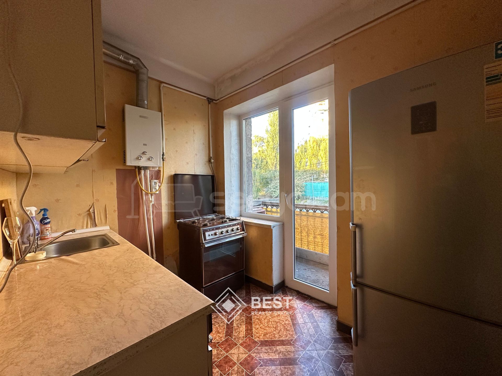 1 Սենյականոց Բնակարան Քարե Շենքում, 38քմ, 2/4 հարկ, Նորմալ Վիճակում, Կահավորված, Արևկող