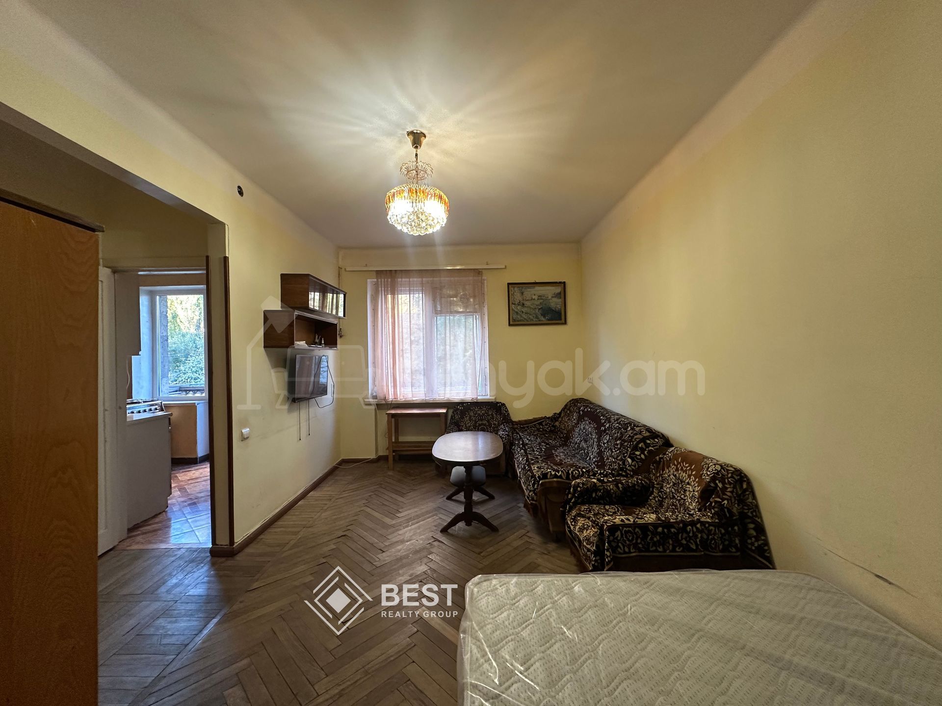 1 Սենյականոց Բնակարան Քարե Շենքում, 38քմ, 2/4 հարկ, Նորմալ Վիճակում, Կահավորված, Արևկող