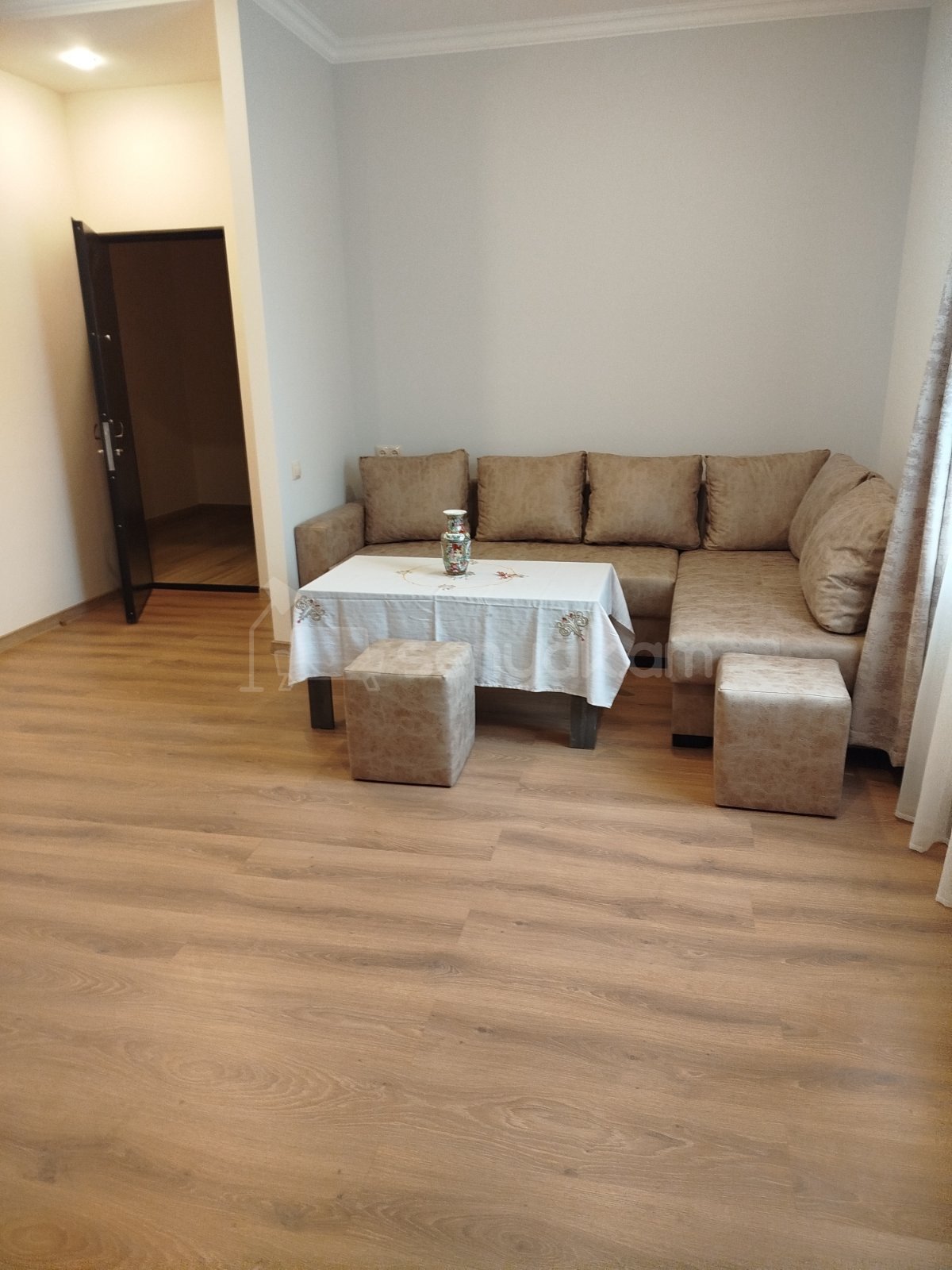 2 Սենյականոց Բնակարան Քարե Շենքում, 45քմ, 3/3 հարկ, Դիզայներական Վերանորոգված, Կահավորված, Արևկող