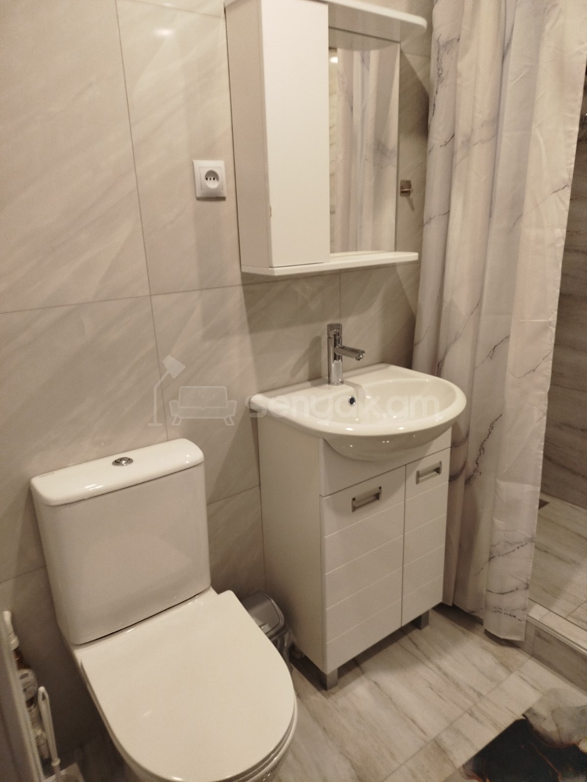 2 Սենյականոց Բնակարան Քարե Շենքում, 45քմ, 3/3 հարկ, Դիզայներական Վերանորոգված, Կահավորված, Արևկող