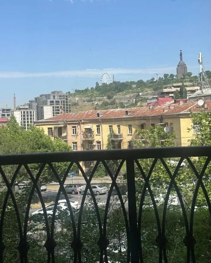 2 Սենյականոց Բնակարան Քարե Շենքում, 75քմ, 3/7 հարկ, Դիզայներական Վերանորոգված