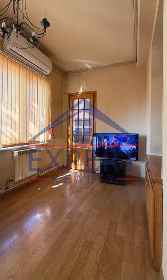 4 Սենյականոց Բնակարան Քարե Շենքում, 161քմ, 5/5 հարկ, Կապիտալ Վերանորոգված