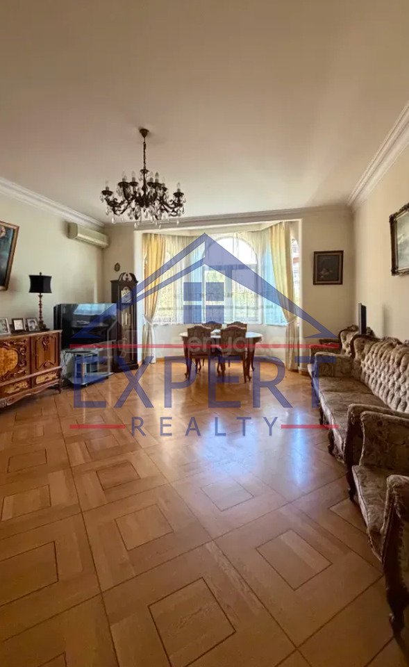 4 Սենյականոց Բնակարան Քարե Շենքում, 161քմ, 5/5 հարկ, Կապիտալ Վերանորոգված