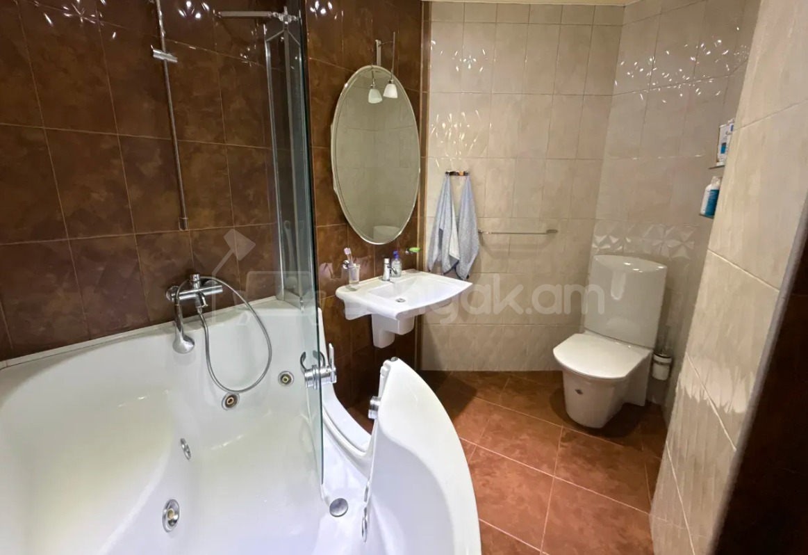 6 Սենյականոց Բնակարան Նորակառույցում, 217քմ, 6/6 հարկ, Դիզայներական Վերանորոգված