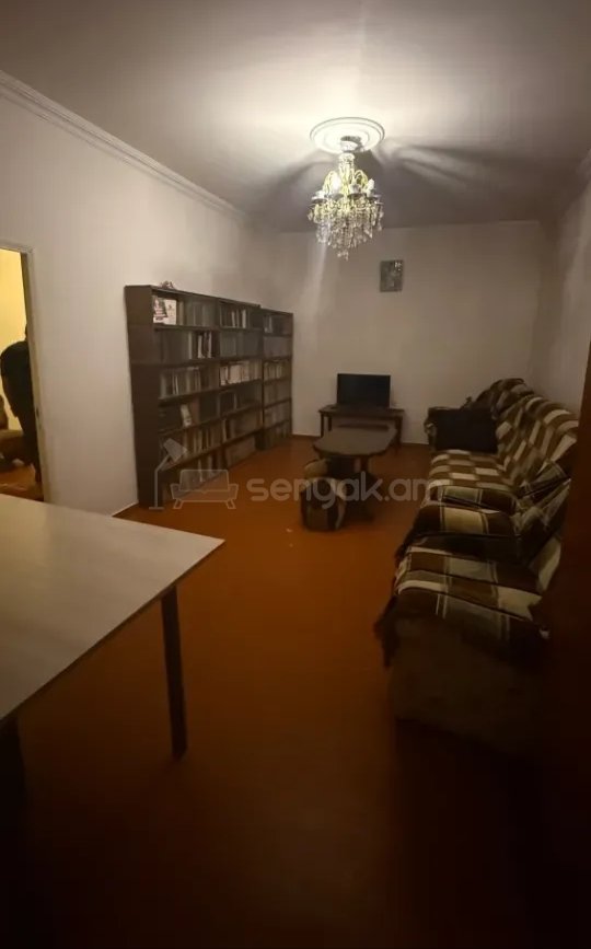 2 Սենյականոց Բնակարան Քարե Շենքում, 48քմ, 2/2 հարկ, Նորմալ Վիճակում, Կահավորված, Արևկող