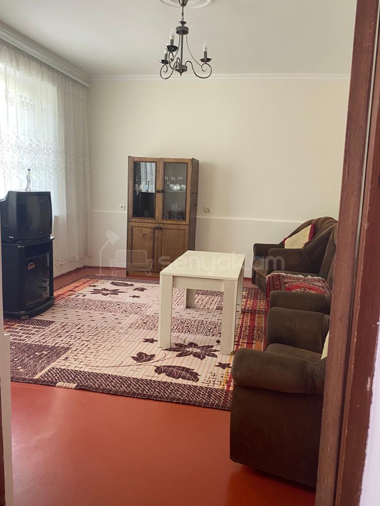 2 Սենյականոց Բնակարան Քարե Շենքում, 48քմ, 2/2 հարկ, Նորմալ Վիճակում, Կահավորված, Արևկող