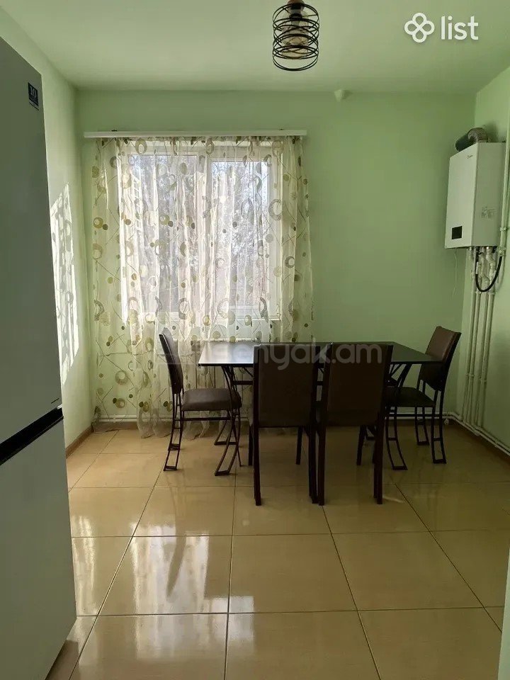 3 Սենյականոց Բնակարան Քարե Շենքում, 75քմ, 2/5 հարկ, Կապիտալ Վերանորոգված, Կահավորված, Արևկող