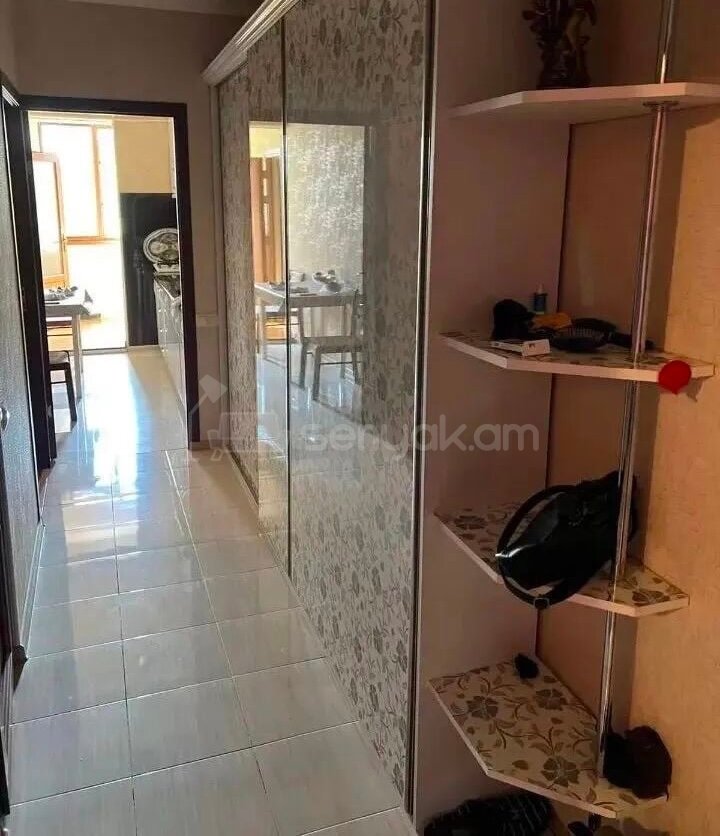 3 Սենյականոց Բնակարան Քարե Շենքում, 67քմ, 4/5 հարկ, Կապիտալ Վերանորոգված, Կահավորված, Արևկող