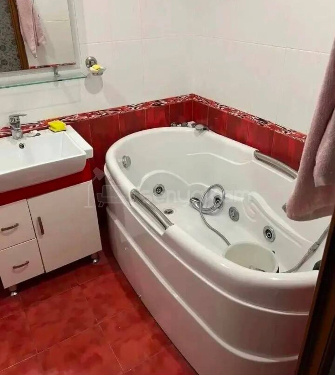 3 Սենյականոց Բնակարան Քարե Շենքում, 68քմ, 4/5 հարկ, Նորմալ Վիճակում, Կահավորված