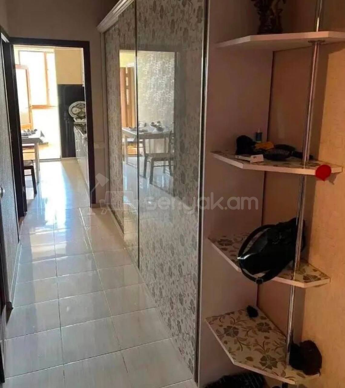 3 Սենյականոց Բնակարան Քարե Շենքում, 68քմ, 4/5 հարկ, Նորմալ Վիճակում, Կահավորված