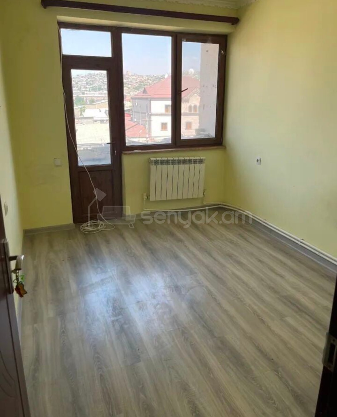 3 Սենյականոց Բնակարան Քարե Շենքում, 76քմ, 4/5 հարկ, Կապիտալ Վերանորոգված, Կահավորված, Արևկող