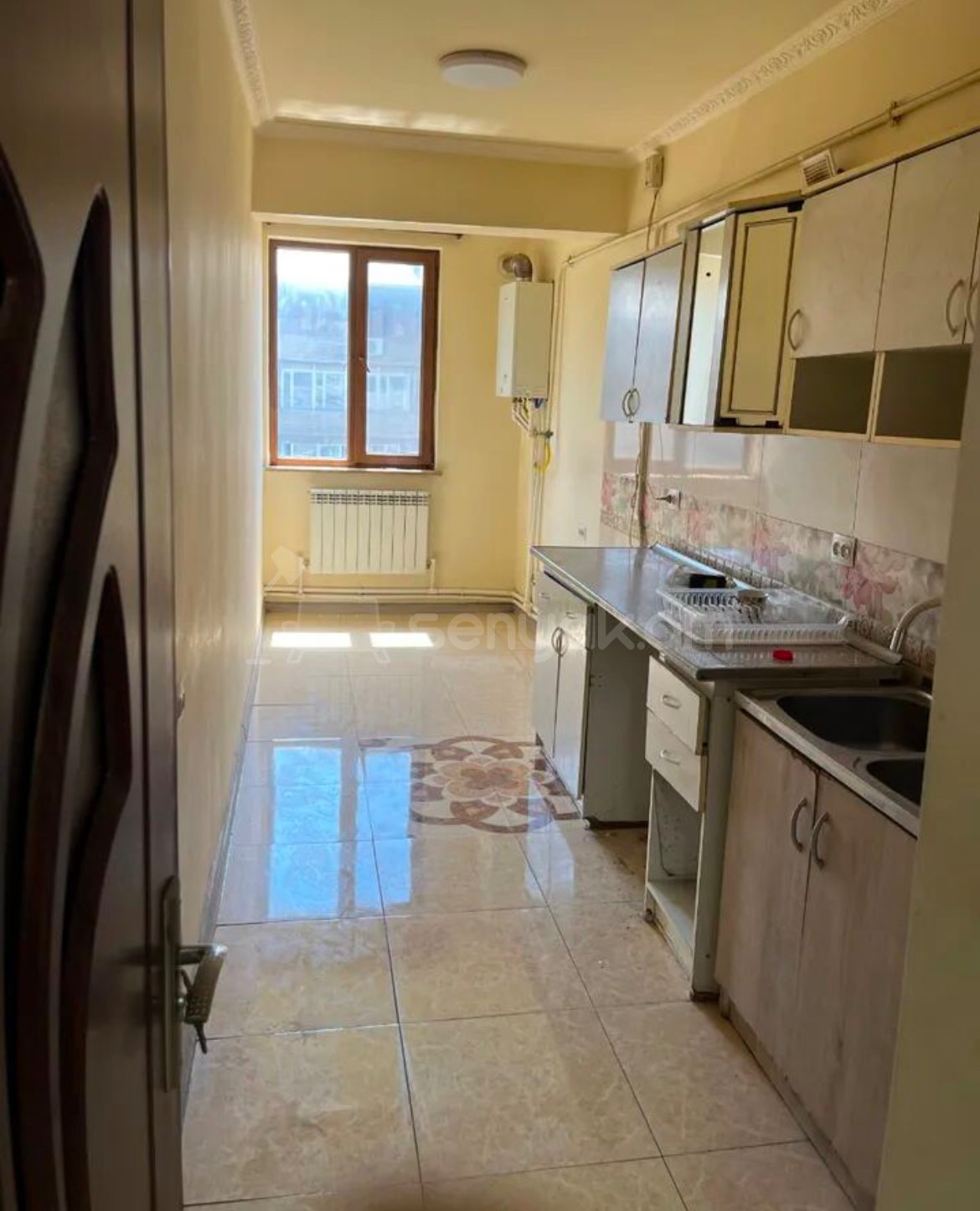 3 Սենյականոց Բնակարան Քարե Շենքում, 76քմ, 4/5 հարկ, Կապիտալ Վերանորոգված, Կահավորված, Արևկող