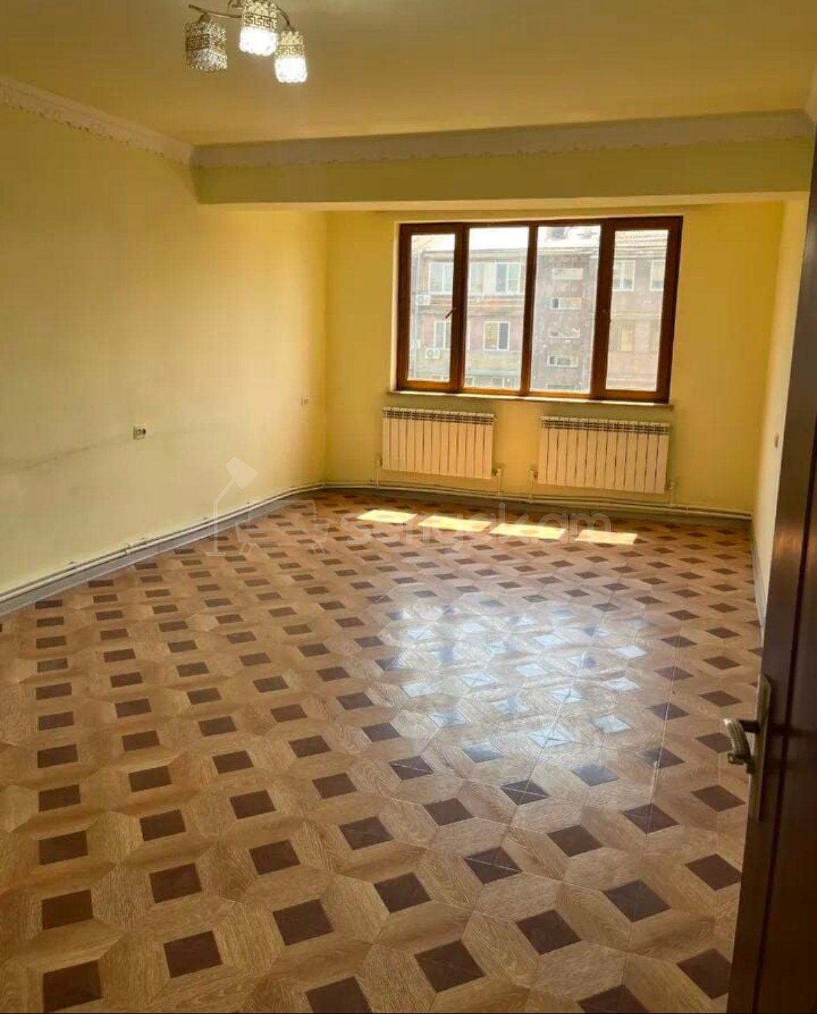 3 Սենյականոց Բնակարան Քարե Շենքում, 76քմ, 4/5 հարկ, Կապիտալ Վերանորոգված, Կահավորված, Արևկող