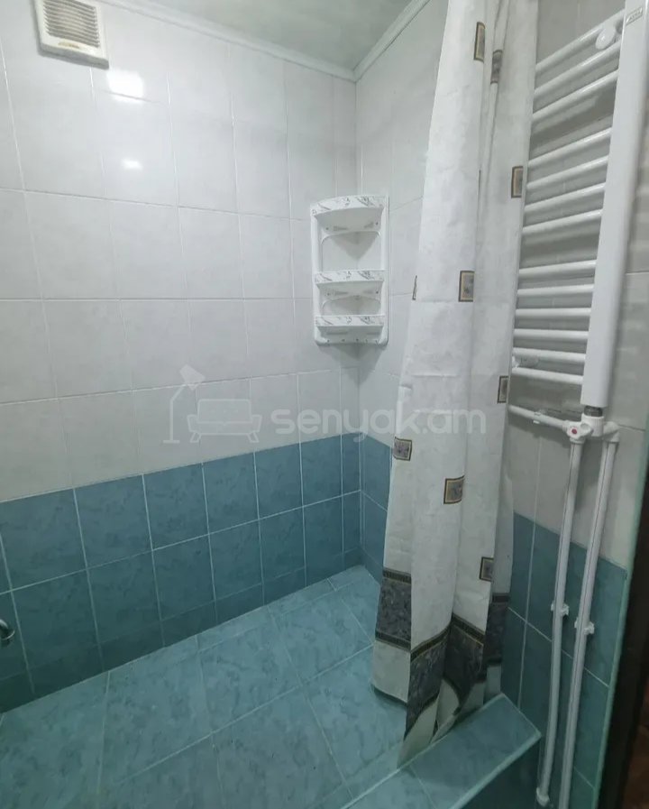 3 Սենյականոց Բնակարան Քարե Շենքում, 80քմ, 5/5 հարկ, Նորմալ Վիճակում, Կահավորված