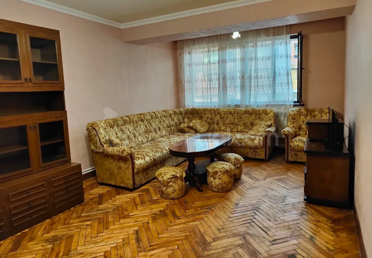 3 Սենյականոց Բնակարան Քարե Շենքում, 80քմ, 5/5 հարկ, Նորմալ Վիճակում, Կահավորված