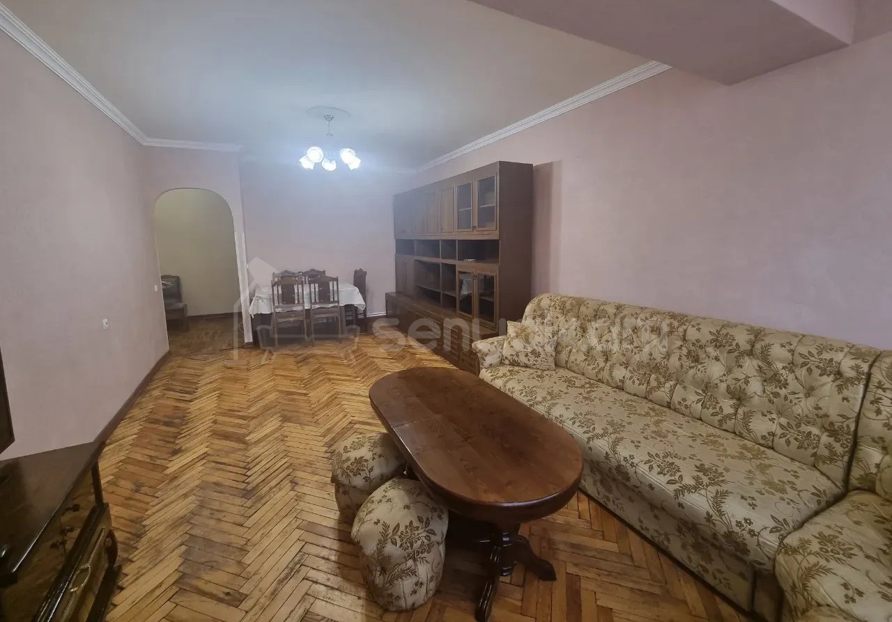 3 Սենյականոց Բնակարան Քարե Շենքում, 80քմ, 5/5 հարկ, Նորմալ Վիճակում, Կահավորված