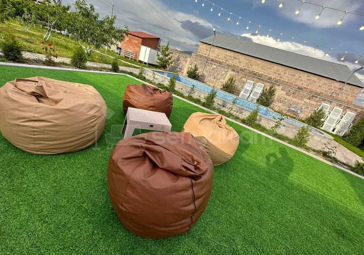 1 Սենյականոց Ամառանոց, 150քմ, Լողավազանով