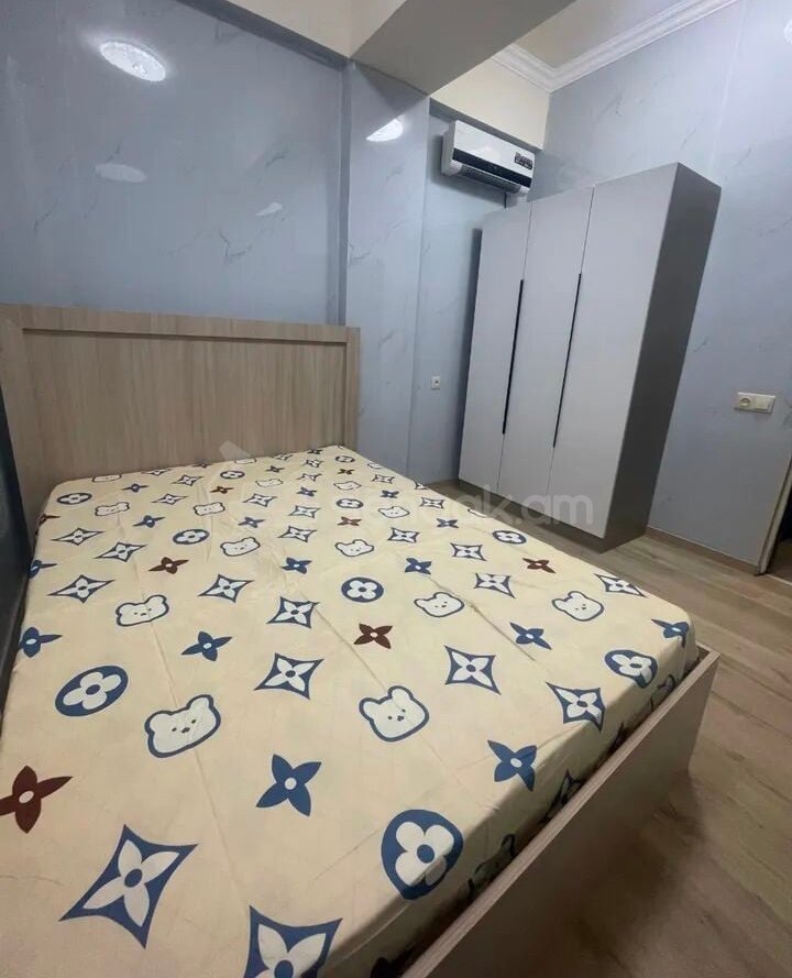 3 Սենյականոց Բնակարան Քարե Շենքում, 64քմ, 4/5 հարկ, Կապիտալ Վերանորոգված, Կահավորված