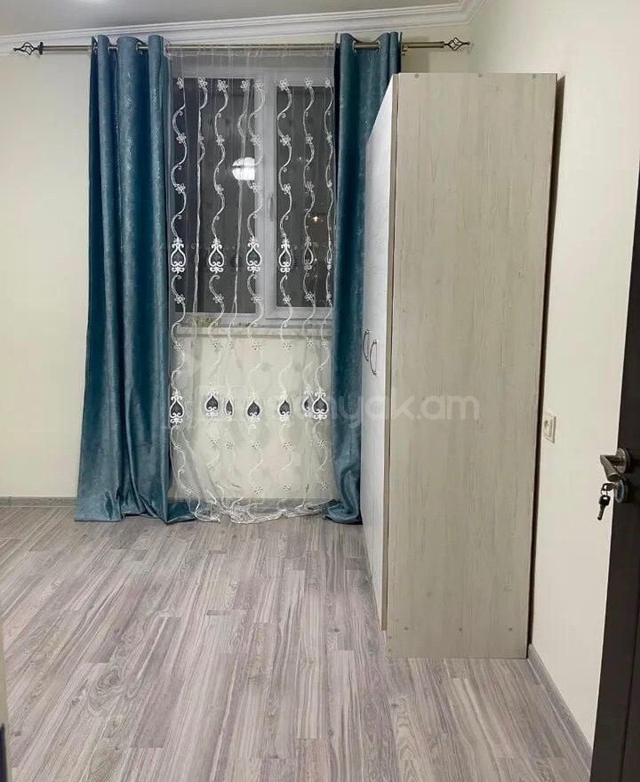 3 Սենյականոց Բնակարան Քարե Շենքում, 64քմ, 4/5 հարկ, Կապիտալ Վերանորոգված, Կահավորված