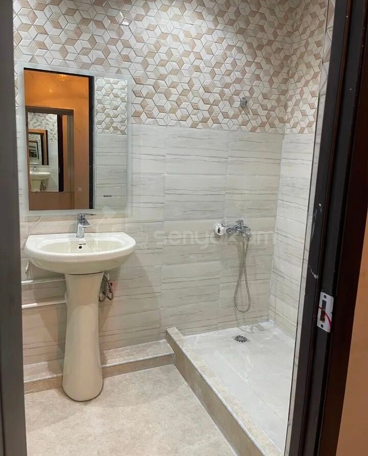 3 Սենյականոց Բնակարան Քարե Շենքում, 64քմ, 4/5 հարկ, Կապիտալ Վերանորոգված, Կահավորված