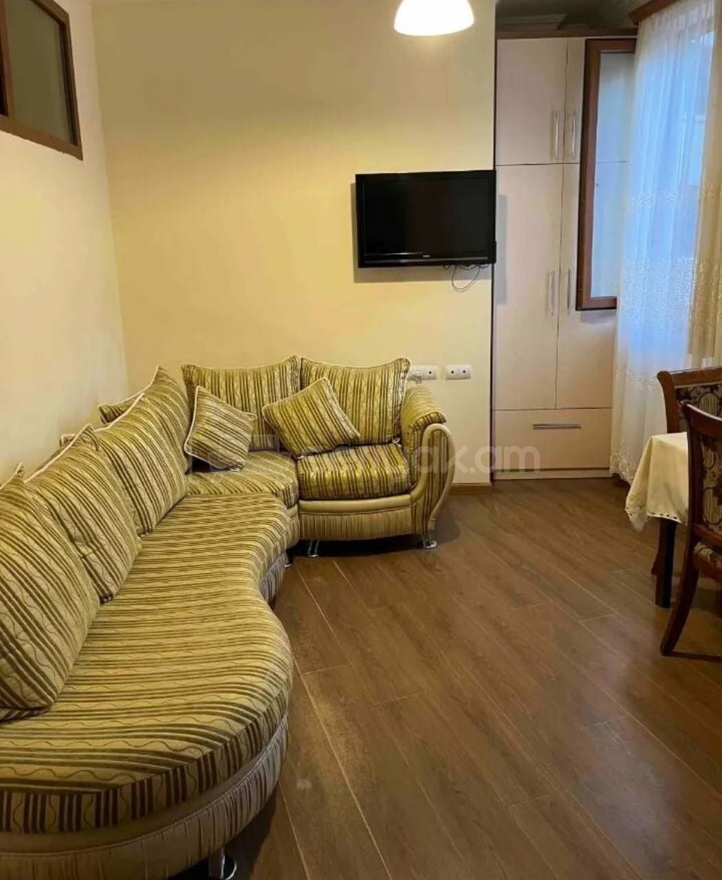 2 Սենյականոց Բնակարան Քարե Շենքում, 47քմ, 2/5 հարկ, Նորմալ Վիճակում, Կահավորված