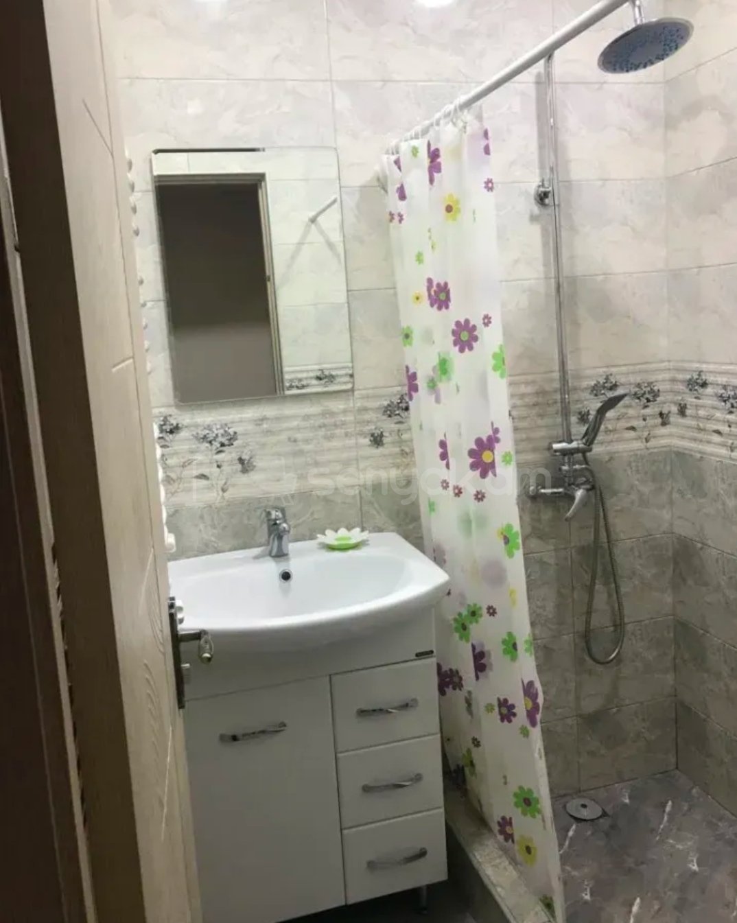 3 Սենյականոց Բնակարան Քարե Շենքում, 75քմ, 5/5 հարկ, Դիզայներական Վերանորոգված