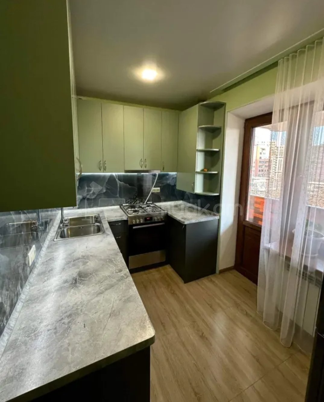 3 Սենյականոց Բնակարան Քարե Շենքում, 75քմ, 5/5 հարկ, Դիզայներական Վերանորոգված