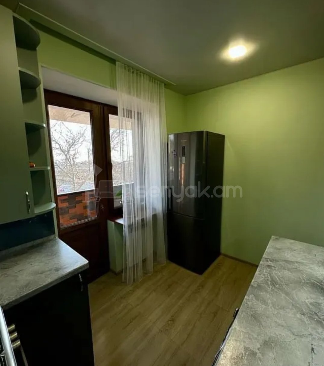 3 Սենյականոց Բնակարան Քարե Շենքում, 75քմ, 5/5 հարկ, Դիզայներական Վերանորոգված