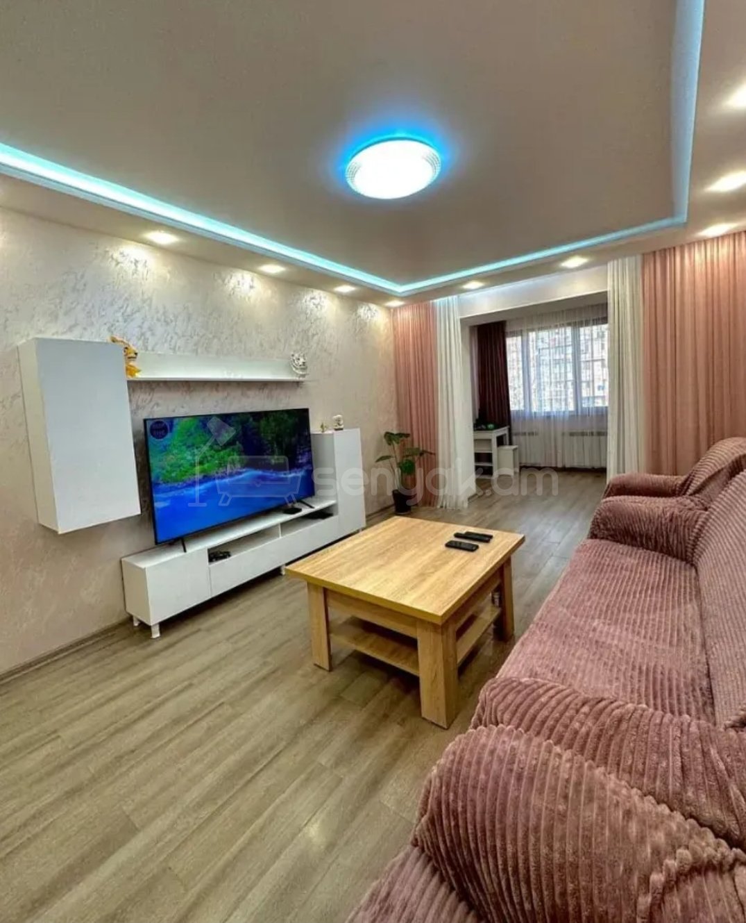 3 Սենյականոց Բնակարան Քարե Շենքում, 75քմ, 5/5 հարկ, Դիզայներական Վերանորոգված