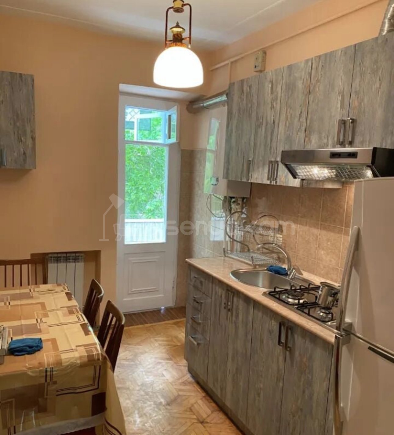 4 Սենյականոց Բնակարան Քարե Շենքում, 81քմ, 3/4 հարկ, Կապիտալ Վերանորոգված, Կահավորված