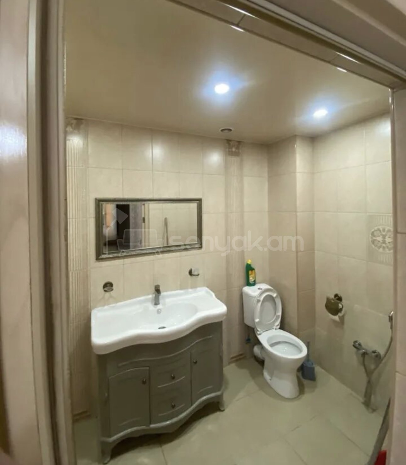 3 Սենյականոց Բնակարան Քարե Շենքում, 108քմ, 1/5 հարկ, Դիզայներական Վերանորոգված, Կահավորված