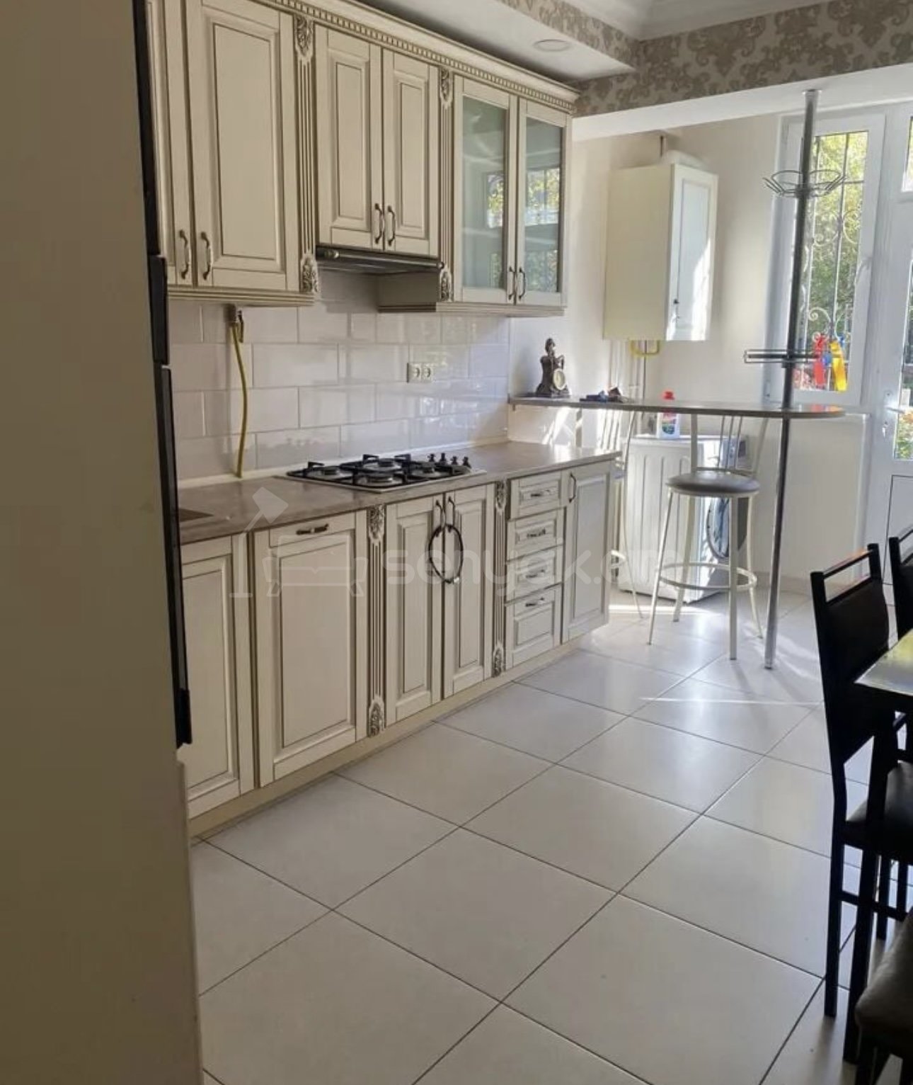 3 Սենյականոց Բնակարան Քարե Շենքում, 108քմ, 1/5 հարկ, Դիզայներական Վերանորոգված, Կահավորված