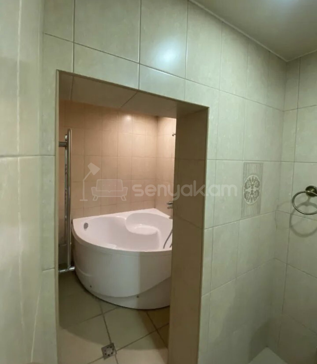 3 Սենյականոց Բնակարան Քարե Շենքում, 108քմ, 1/5 հարկ, Դիզայներական Վերանորոգված, Կահավորված