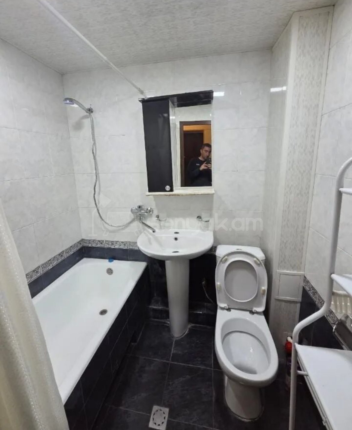 3 Սենյականոց Բնակարան Քարե Շենքում, 68քմ, 3/5 հարկ, Կապիտալ Վերանորոգված, Կահավորված, Արևկող