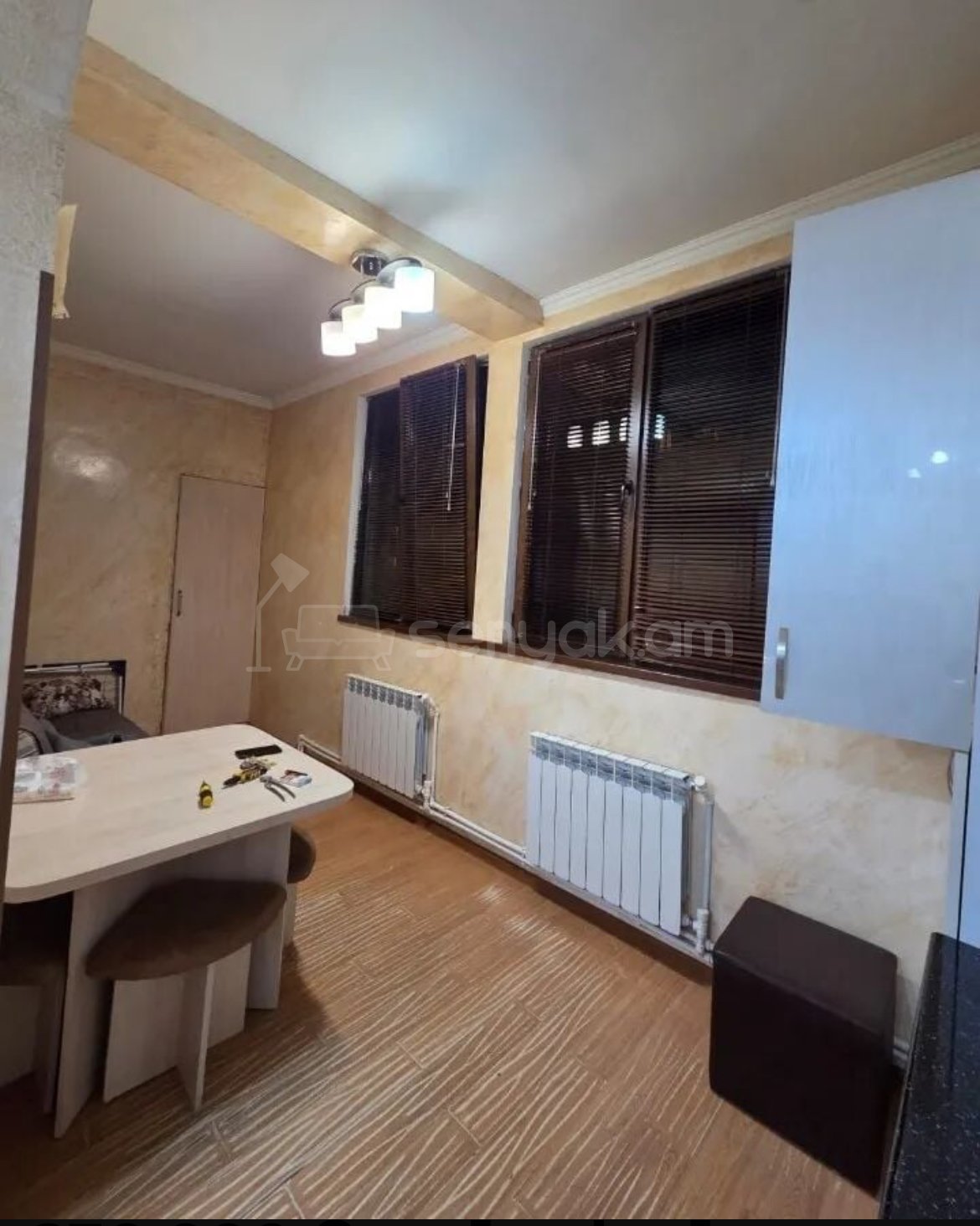 3 Սենյականոց Բնակարան Քարե Շենքում, 68քմ, 3/5 հարկ, Կապիտալ Վերանորոգված, Կահավորված, Արևկող