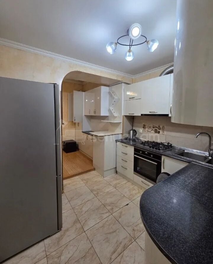 3 Սենյականոց Բնակարան Քարե Շենքում, 67քմ, 3/5 հարկ, Կապիտալ Վերանորոգված, Կահավորված, Արևկող