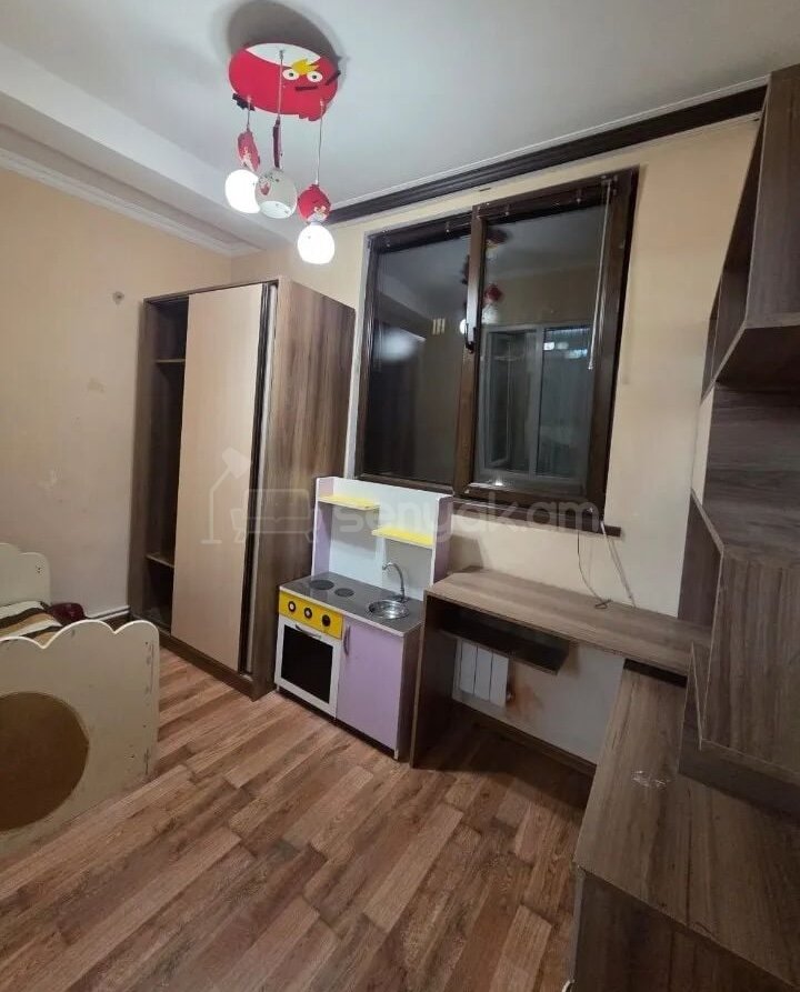 3 Սենյականոց Բնակարան Քարե Շենքում, 67քմ, 3/5 հարկ, Կապիտալ Վերանորոգված, Կահավորված, Արևկող