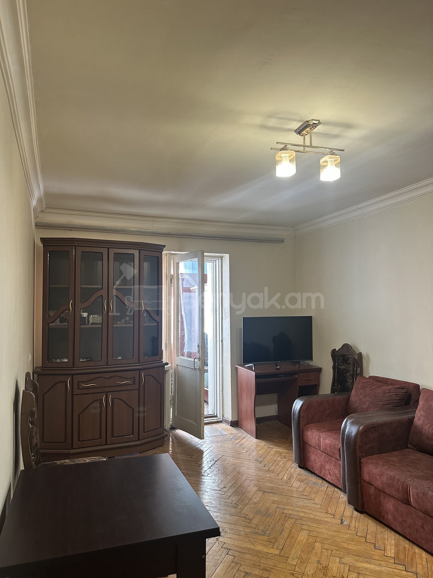 2 Սենյականոց Բնակարան Քարե Շենքում, 45քմ, 3/5 հարկ, Նորմալ Վիճակում