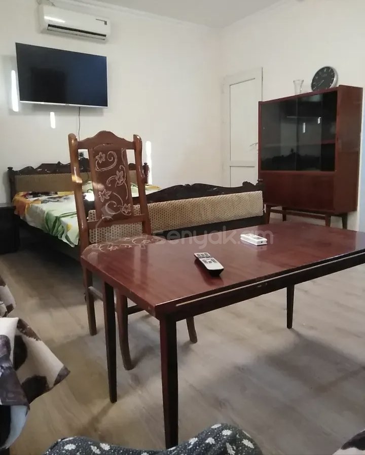 1 Սենյականոց Բնակարան Քարե Շենքում, 30քմ, 1/1 հարկ, Նորմալ Վիճակում, Կահավորված