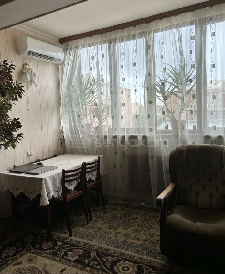 3 Սենյականոց Բնակարան Քարե Շենքում, 78քմ, 4/5 հարկ, Նորմալ Վիճակում, Կահավորված