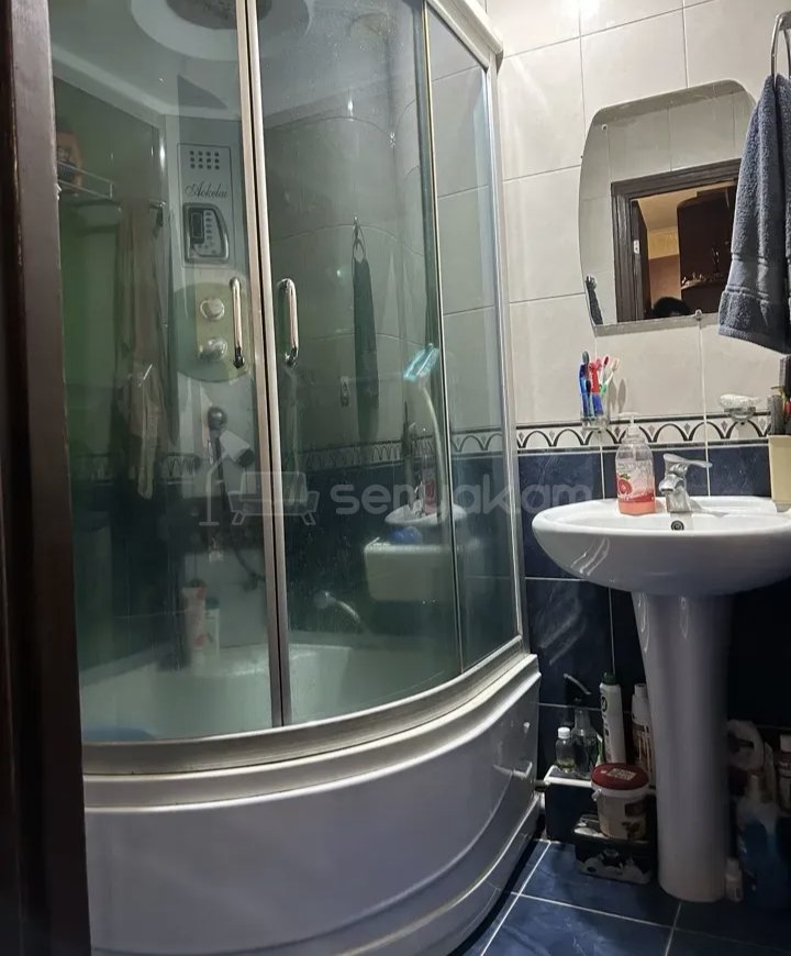 3 Սենյականոց Բնակարան Քարե Շենքում, 78քմ, 4/5 հարկ, Նորմալ Վիճակում, Կահավորված