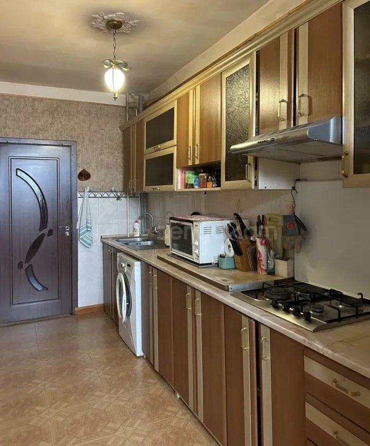 3 Սենյականոց Բնակարան Քարե Շենքում, 78քմ, 4/5 հարկ, Նորմալ Վիճակում, Կահավորված