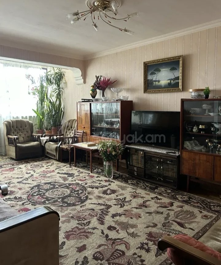 3 Սենյականոց Բնակարան Քարե Շենքում, 78քմ, 4/5 հարկ, Նորմալ Վիճակում, Կահավորված