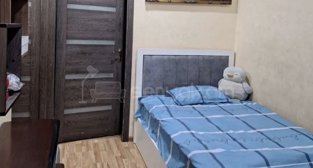 3 Սենյականոց Բնակարան Քարե Շենքում, 78քմ, 1/1 հարկ, Նորմալ Վիճակում, Կահավորված