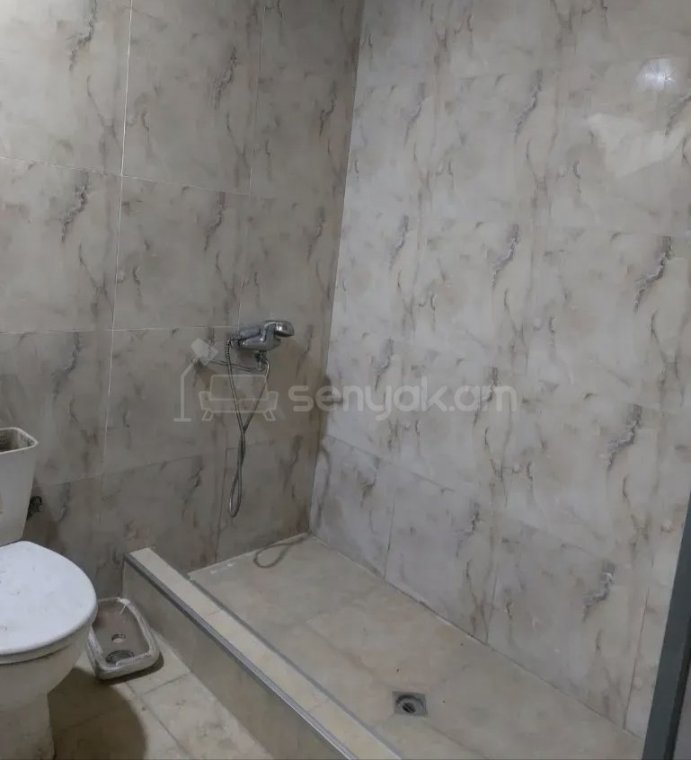 3 Սենյականոց Բնակարան Քարե Շենքում, 78քմ, 1/1 հարկ, Նորմալ Վիճակում, Կահավորված