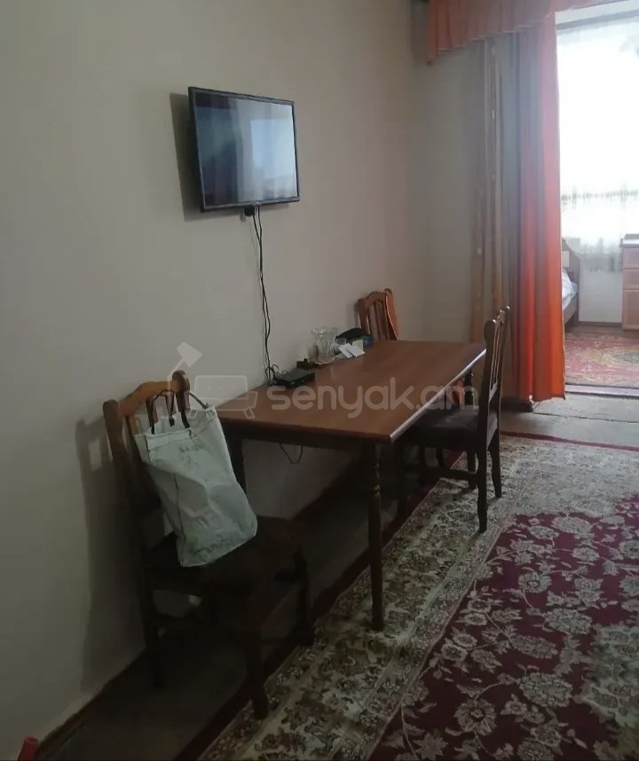 3 Սենյականոց Բնակարան Քարե Շենքում, 56քմ, 3/5 հարկ, Նորմալ Վիճակում, Կահավորված