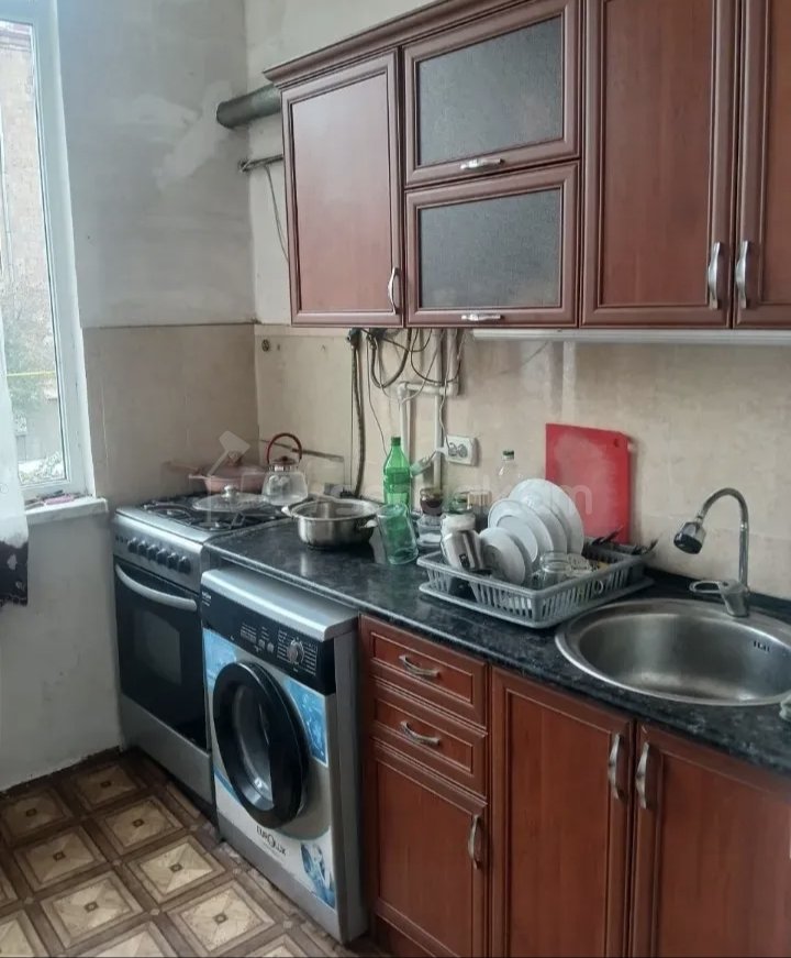 3 Սենյականոց Բնակարան Քարե Շենքում, 56քմ, 3/5 հարկ, Նորմալ Վիճակում, Կահավորված