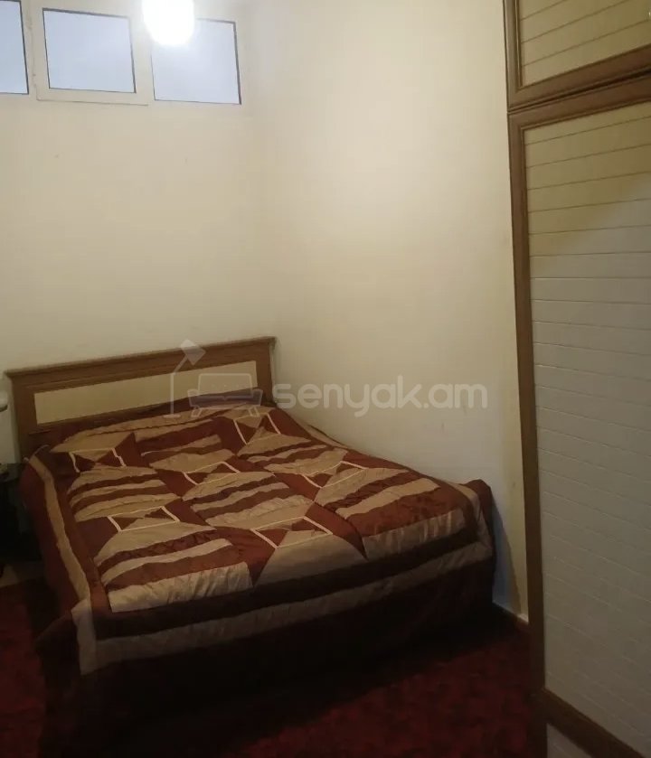 3 Սենյականոց Բնակարան Քարե Շենքում, 56քմ, 3/5 հարկ, Նորմալ Վիճակում, Կահավորված